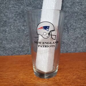 New England Patriots Pint Glass NFL Helmet Logo Spellout Barware Man Cave Party